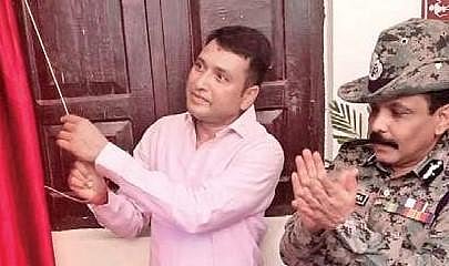 Energy Minister Dibya Shankar Mishra (L)