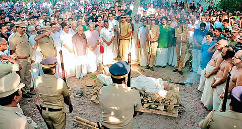 Police presenting a guard of honour to RSS ideologue P Parameswaran before his mortal remains were consigned to flames at his ancestral home in Kayippuram near Muhamma, Alappuzha, on Monday | Express