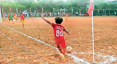 The corner kick by Danish