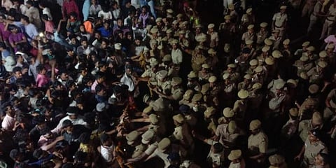 The protesters blocked interior streets and entrance to the Mint Bridge leading to a traffic snarl, forcing the 1,000 personnel strong police force deployed at the spot to intervene. (Photo | Twitter @DennisJesudasan)