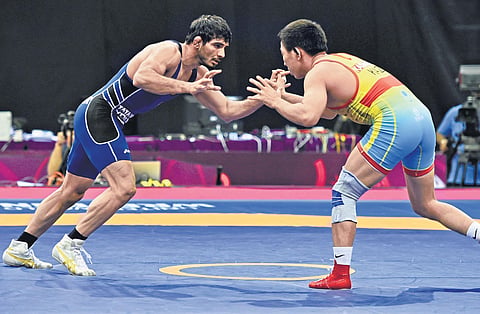 India’s Jitender Kumar (L) lost to defending champion Kaisanov Daniyar of Kazakhstan in the Asian Championships final in New Delhi on Sunday. (Photo | EPS/Parveen Negi)