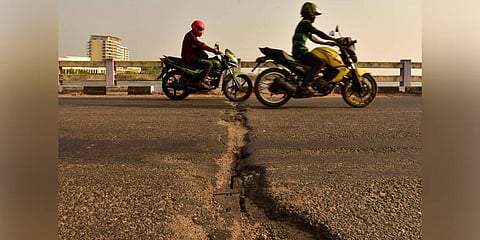 The bituminous layer over the  rubber joint at Goshree bridge  getting chipped. (Photo | Albin Mathew, EPS)
