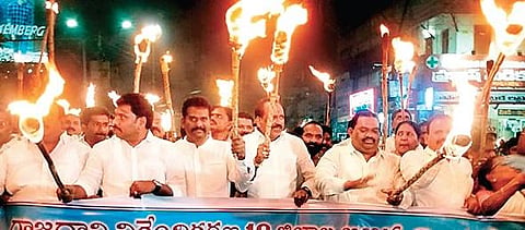 Women block Sarada Peetham seer’s car
