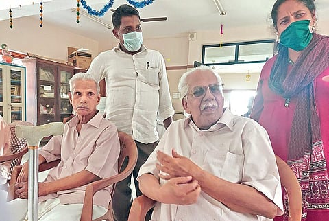C Thyagarajan with other inmates and staff of the Government Care Home for the elderly at Pulayanarkotta in Thiruvananthapuram |  Express