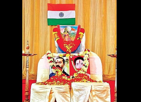 People paid floral tributes to the portraits of the two slain Delhi policemen, in Bengaluru on Sunday | EXPESS