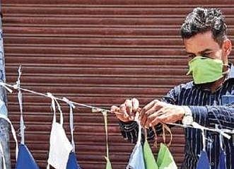 A vendor selling masks near Mahatma Gandhi hospital  in Tiruchy | MK Ashok Kumar