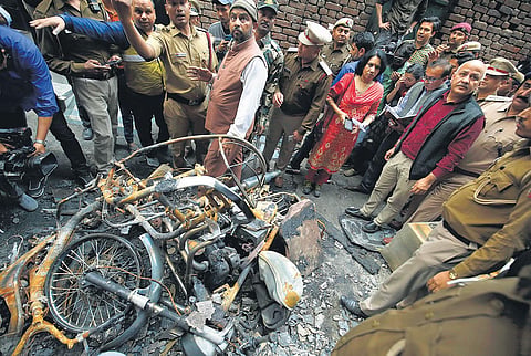 Deputy Chief Minister Manish Sisodia visits Shiv Vihar in northeast Delhi to assess the damage caused in the area due to the riots. (Photo | EPS)