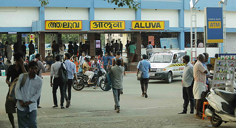 A huge crowd seen at Aluva railway Station even during  non-peak hours. (Photo | Arun Angela, EPS)