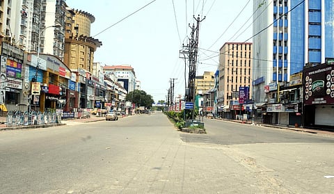A deserted street in Kochi during the lockdown (Photo |Express /A Sanesh)