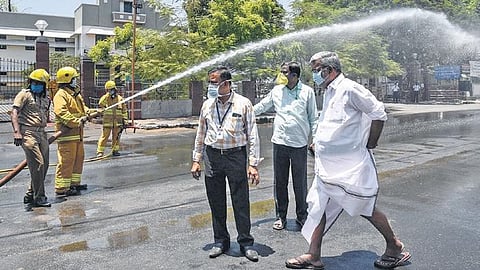 Minister Vellamandi N Natarajan overseeing the work of disinfectant spraying in Tiruchy on Tuesday | M K Ashok Kumar