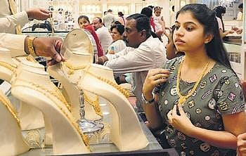 Gold gets corona push, may touch Rs 5K soon