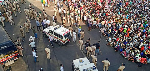 It may be recalled that on April 15, thousands of migrant workers had gathered at Bandra station demanding that they be allowed to go home.  (Photo | PTI)