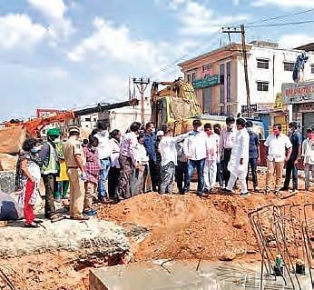 Hyderabad Mayor Bonthu Rammohan, along with MAUD secretary Arvind Kumar, inspects Balanagar flyover work
