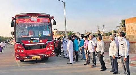 Fishermen board a bus at Veraval in Gujarat; the State government said they will be quarantined  in their respective districts before being allowed to go home
