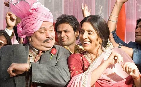 Late veteran actor Rishi Kapoor nad Neetu SIngh in a still from  'Do Dooni Chaar' (Facebook)