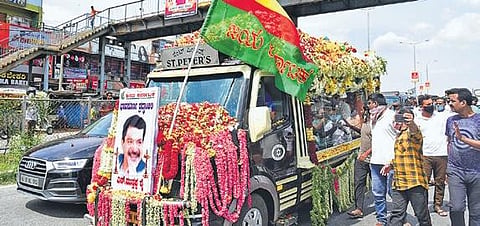 Supporters pay their last respects to Muthappa Rai in Bengaluru Friday  | Vinod Kumar T
