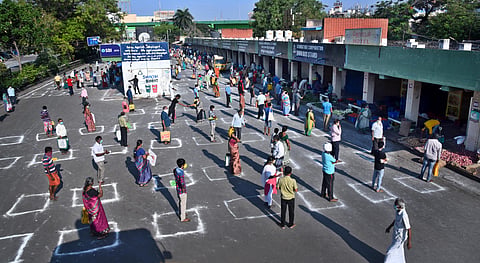 People maintain social distance while buying groceries in Tamil Nadu. (Photo | A Raja, EPS)