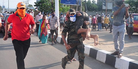 A relief worker carries an unconscious child on his shoulders as he rushes towards a nearby hospital after a gas leak from LG Polymers plant near Visakhapatnam. (Photo| G Satyanarayana, EPS)