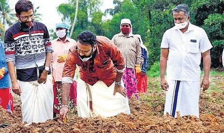 Tini Tom inaugurating the farming venture by Prasad  at Karrakullathu