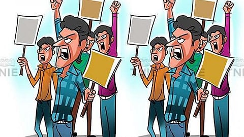 1,050 voters boycotted the poll in Karukkanahalli in Veppanahalli assembly constituency demanding construction of flyover near the village on the national highway from Adhiyamankottai in Dharmapuri district to Neralur in Karnataka. 