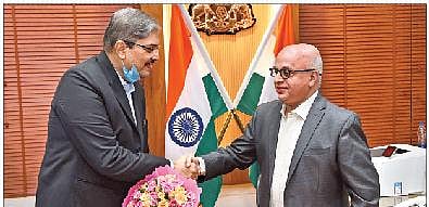 Vishwas Mehta takes charge as the new Chief Secretary of Kerala on Monday. Former Chief Secretary Tom Jose wishes him good luck