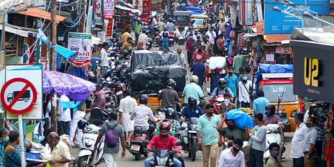 Even when COVID-19 cases see a spike, the common public continuously violate at SM Street in Kozhikode on Saturday. (Photo| TP Sooraj, EPS)