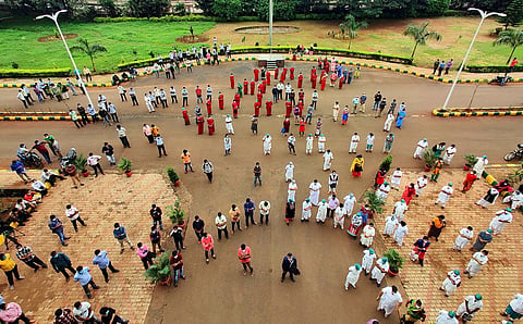 Doctors and Medical staff staged protest infront of the BIMS Admin block against overnight violance at the BIMS Hospital in Belagavi. (Photo | Ashishkrishna HP, EPS)