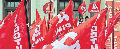 Mazdoor Sangh to drag govt to court 