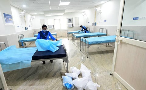 Workers make arrangements at the 450-bed COVID-19 care centre in Burari ahead of its inauguration by Delhi Chief Minister Arvind Kejriwal on Saturday. (Photo | Shekhar Yadav, EPS)