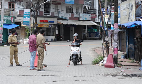 As district administration demarcated Palarivattom into a Covid-19 hotspot, police officials have blocked the entry and exit points of the area for regular passengers. Following the protocol, only essential services are permitted here. (Photo | A Sanesh, 