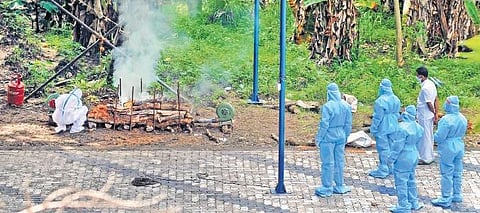 File picture of a cremation done in  accordance with Covid protocol ,Express