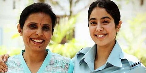 Bollywood actress Janhvi Kapoor with Indian Air Force pilot Gunjan Saxena (File photo)