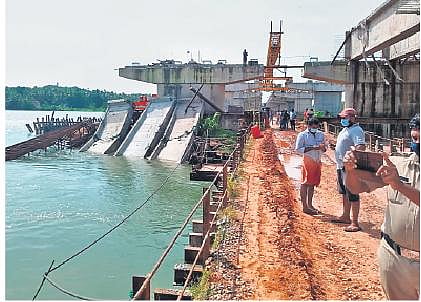 The under-construction bridge which collapsed at Nettoor in Kannur | Express