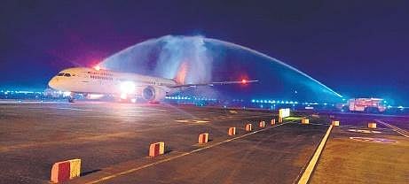The first direct flight from London to Kochi being received at CIAL