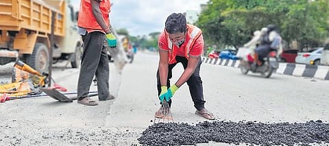 To address the issue of potholes that surface due to rain, BBMP has decided to use steel slag-based Ecofix technology on a pilot basis.