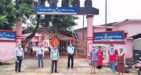 Additional SP Manoranjan Pradhan and Sub-Collector Sanjaya Mishra rushed to the spot and held discussions with the agitators. 