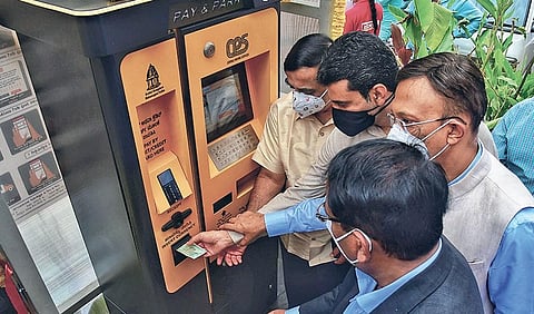 MLA Rizwan Arshad, MLC Govindaraju, BBMP Administrator Gaurav Gupta and BBMP Commissioner Manjunatha Prasad inaugurate a Smart Parking system on Cunningham Road on Saturday. (Photo | Shriram BN, EPS)