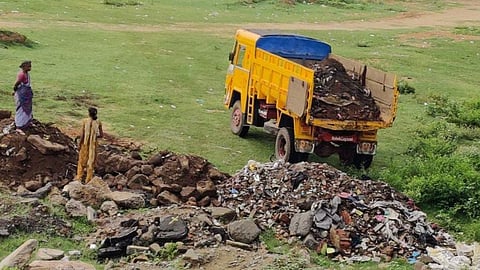 Dumping of debris and construction waste into the Palar river. 