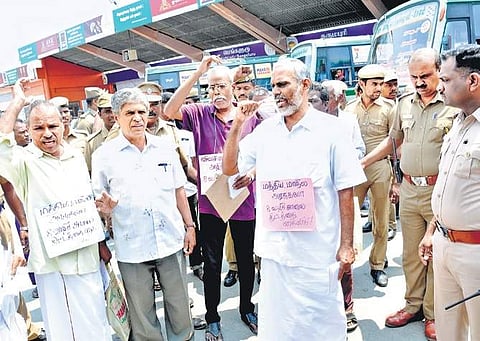 Members of Tamil Nadu Vivasayigal Sangam protest against Chennai-Salem expressway project, at the bus stand in Salem. (File Photo | EPS)