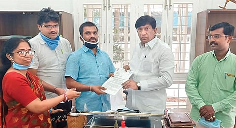 Private teachers and lecturers call on Telangana State Planning Board  Vice-Chairman Vinod Kumar at his residence in Hyderabad on Sunday. (Photo| Special arrangment)