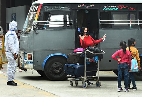 Passengers from UK being taken to quarentine centre after one of them tested positive with new Covid strain. (Photo | Ashwin Prasath, EPS)