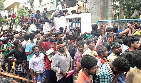 Flouting all Covid protocols, bull owners waiting to register for the Jallikattu event at Avaniyapuram in Madurai on Monday | k k sundar