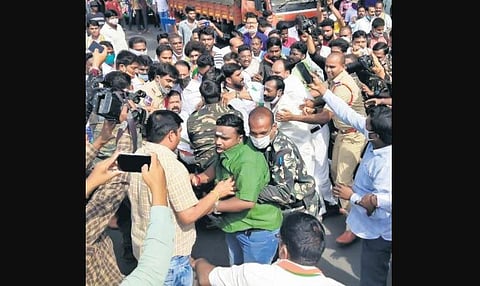 Cops detain Congress workers staging a protest against the farm laws in Hanamkonda