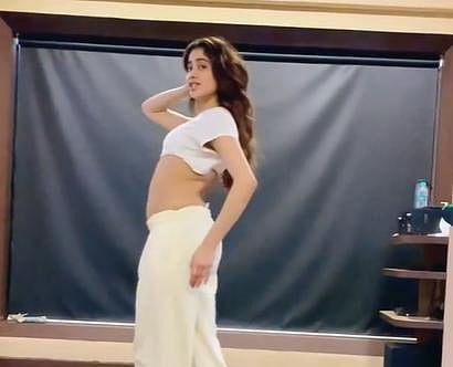 Actress Janhvi Kapoor grooves to 'San sanana' from the 2001 period drama 'Asoka' (Photo | Screengrab, Janhvi Kapoor Instagram)