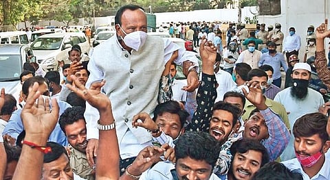 Supporters of MTB Nagaraj celebrate his induction into the cabinet | shriram BN