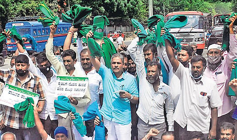 A file picture of members of Karnataka Rajya Raitha Sanga and Hasiru Sene protesting against Central and state government’s farm laws