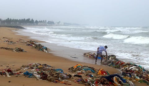 Garbage piled up near Muttukadu beach (Express photo | Sri Loganathan V)