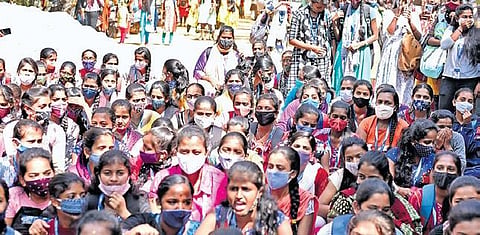 Commerce students of Maharani’s College protest on campus on Thursday. | Nagaraja Gadekal