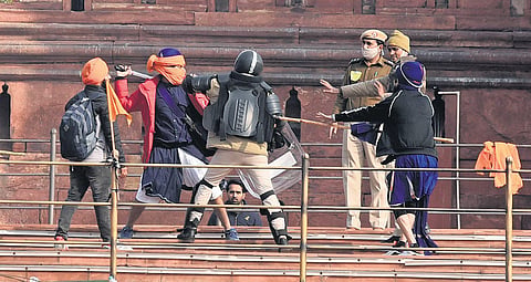 Protesters and police personnel clash at the ramparts of the Red Fort in New Delhi on Tuesday |Parveen Negi