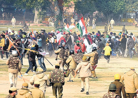 Cops resort to lathicharge to disperse protesters at Red Fort. (Photo | EPS)